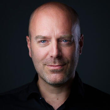 Den Haag based Headshot photographer Paco van Leeuwen