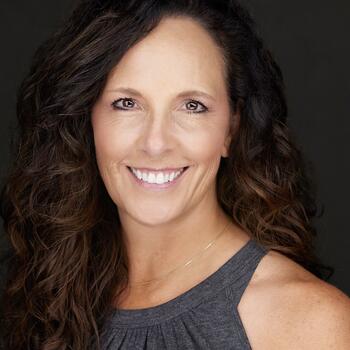 Olathe based Associate headshot photographer Lisa Wilson