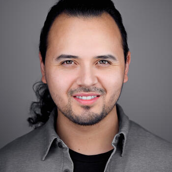 Oakley based Headshot photographer Edgar Molina
