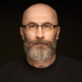 Krak&oacute;w based Headshot photographer Zbig Karcz