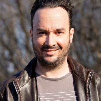 Sainte-Marthe-sur-le-Lac based Headshot photographer Jonathan Senecal