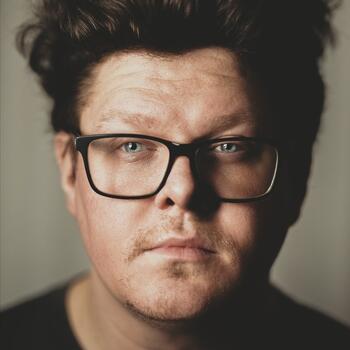 &Aring;sa based Headshot photographer Patrik Skiffard