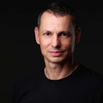  Headshot photographer Andr&aacute;s Petr&aacute;nyi-Sz&eacute;ll