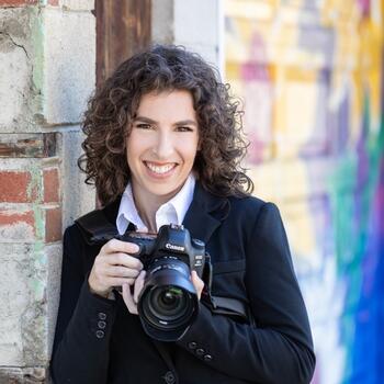 Thornhill based Headshot photographer Justine Apple