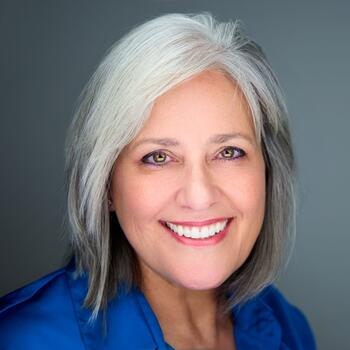 Moline based Headshot photographer Muna Strasser