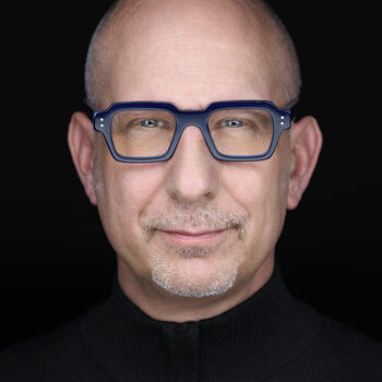 Paris based Associate headshot photographer David Saggio