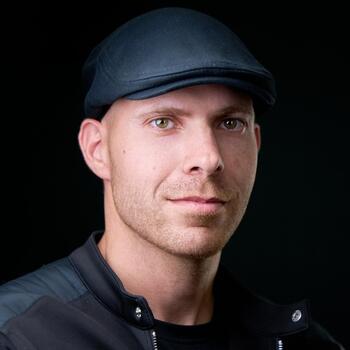 Sarasota based Headshot photographer Tukro Avci