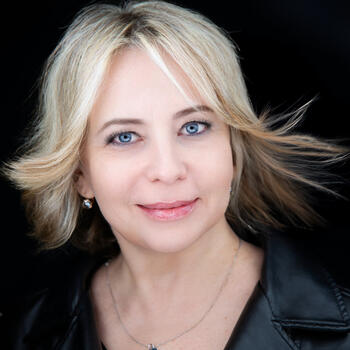 ORANGEVALE based Headshot photographer Yulia Davis