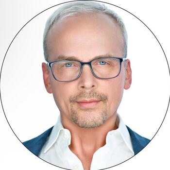 Chicago based Associate headshot photographer Egis Jurgaitis