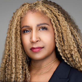 Kingsport based Headshot photographer Yevette Lynn