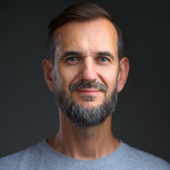 Warsaw based Associate headshot photographer Marek Wolynko