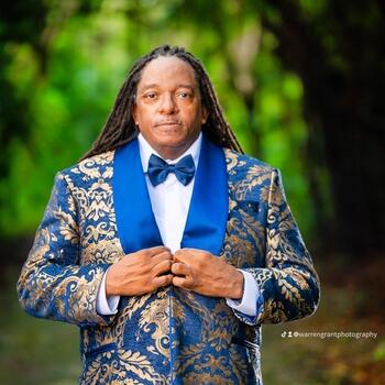 Nassau based Headshot photographer Warren Grant