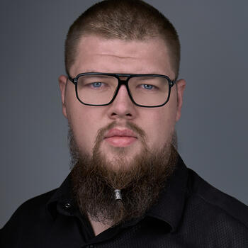 Leszno based Headshot photographer Jakub Lipnicki