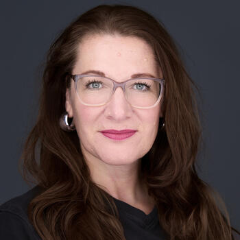 Tönisvorst based Headshot photographer Ines Schäfer