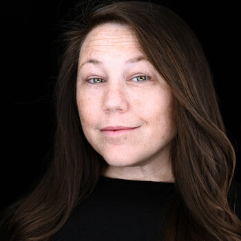 Cleveland based Headshot photographer Carrie Iannuzzi