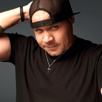 Nokesville based Headshot photographer Tyler T Toliver