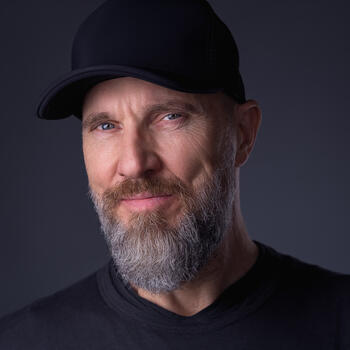 Ramosch based Headshot photographer Henning Hartnacke