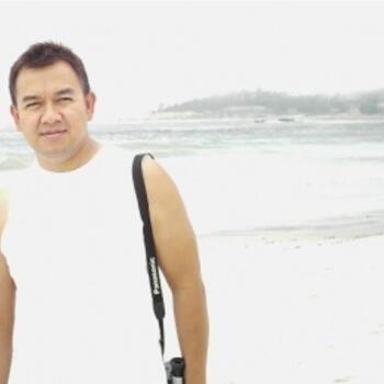 Stockton based Headshot photographer Jun Jamosmos