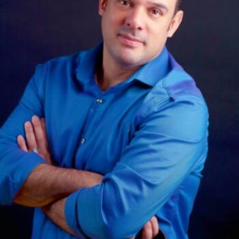 Vancouver based Headshot photographer Carlos Taylhardat