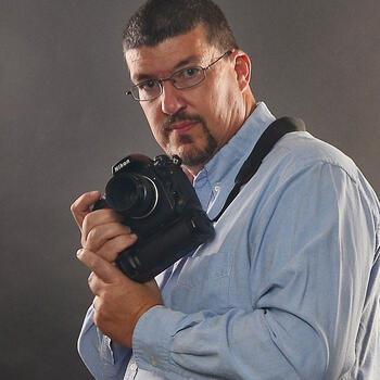 Miami based Headshot photographer Gaston De Cardenas