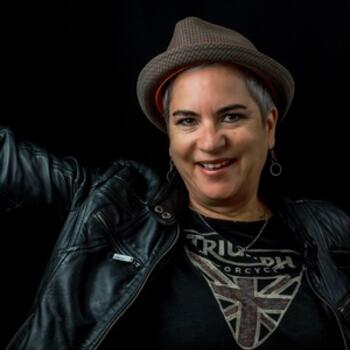 San Carlos based Headshot photographer Caroline Tudor