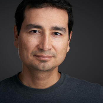 Lincoln based Headshot photographer Hugo Gomez