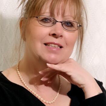 Yeovil based Headshot photographer Laura Pearce