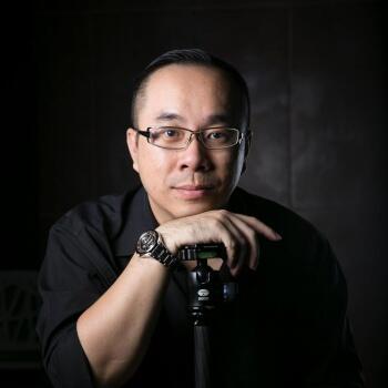 Kuala Lumpur based Headshot photographer PETER TAN
