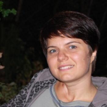 Sibiu based Headshot photographer Claudia Mitu