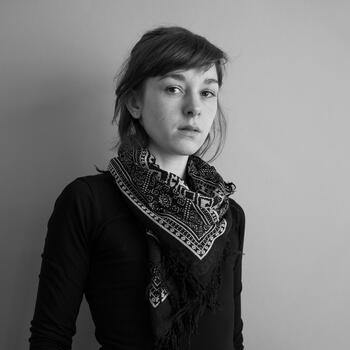 Brussels based Headshot photographer Louise Louise