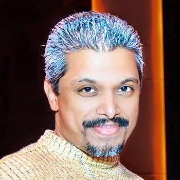  Headshot photographer Warren Senewiratne