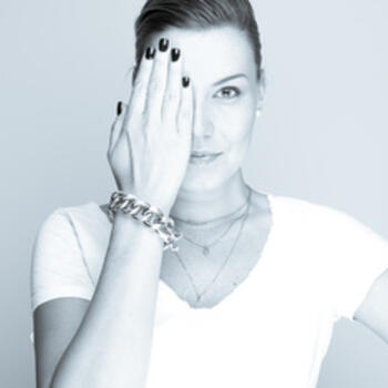 Sydney based Headshot photographer Agi Magyar