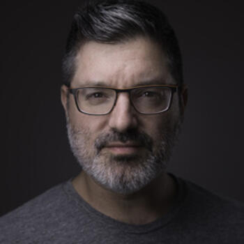 Toronto based Headshot photographer Aron Harris - 416 606 2858