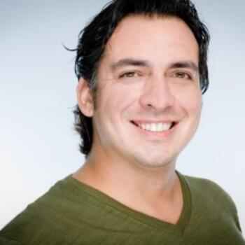 Pflugerville based Headshot photographer Rodrigo Mancilla