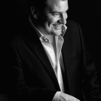 Dubai based Headshot photographer Leo Edwards